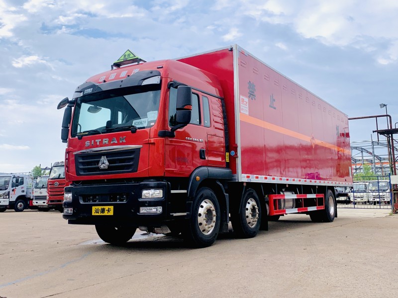 重汽汕德卡9.6米爆破器材运输车