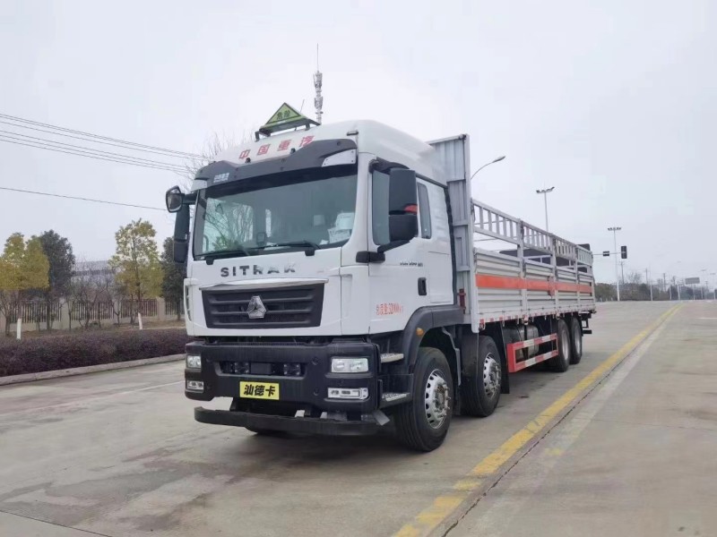 重汽汕德卡9.6米气瓶运输车